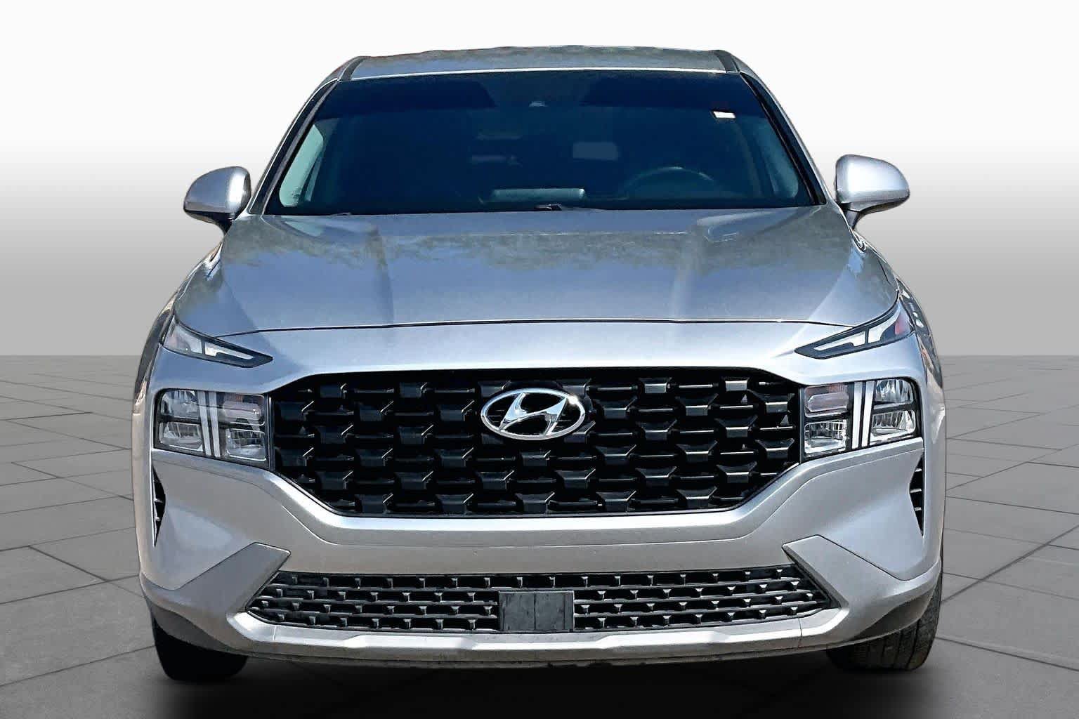 Used 2021 Hyundai Santa Fe SE FWD image 4