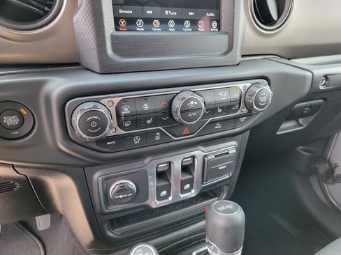 Used 2021 Jeep Wrangler Sport S image 27
