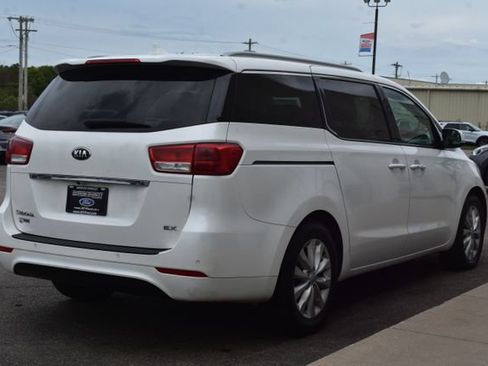Used 2017 Kia Sedona EX FWD image 12