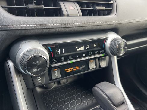 Used 2022 Toyota RAV4 XLE image 10