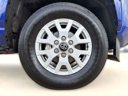 Used 2025 Toyota Tacoma SR5 image 11