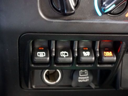 Used 2006 Jeep Wrangler Unlimited Rubicon w/ Security Group AWD/4WD image 23