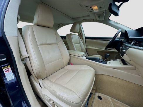 Used 2015 Lexus ES 350 w/ Luxury Package FWD image 24