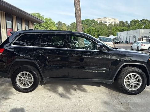 Used 2018 Jeep Grand Cherokee Laredo AWD/4WD image 4