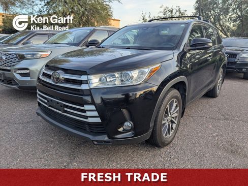 Used 2017 Toyota Highlander XLE image 1