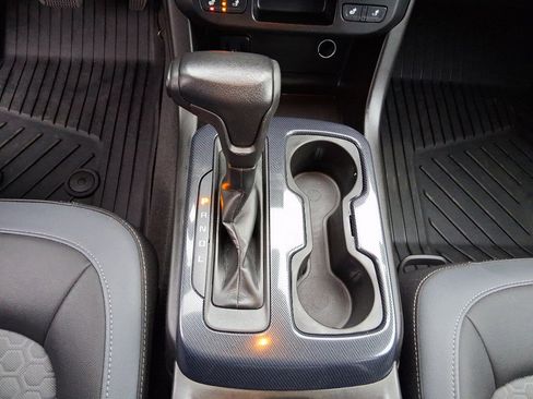 Used 2021 Chevrolet Colorado Z71 w/ Z71 Midnight Edition image 14