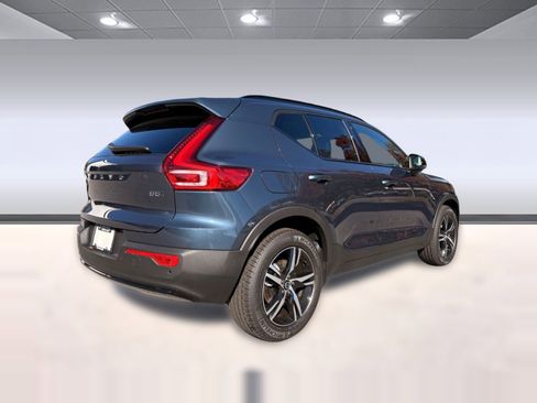 Certified 2026 Volvo XC40 B5 Core w/ Climate Package AWD/4WD image 9