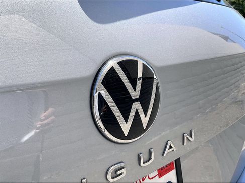 Certified 2023 Volkswagen Tiguan SE w/ Panoramic Sunroof Package FWD image 31