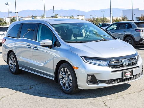 New 2026 Honda Odyssey Touring image 3