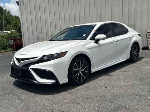 Used 2024 Toyota Camry SE FWD image 2