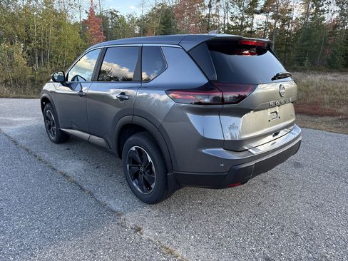 New 2026 Nissan Rogue SV image 5