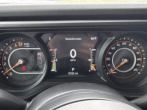 Used 2024 Jeep Gladiator Mojave w/ Technology Group AWD/4WD image 12
