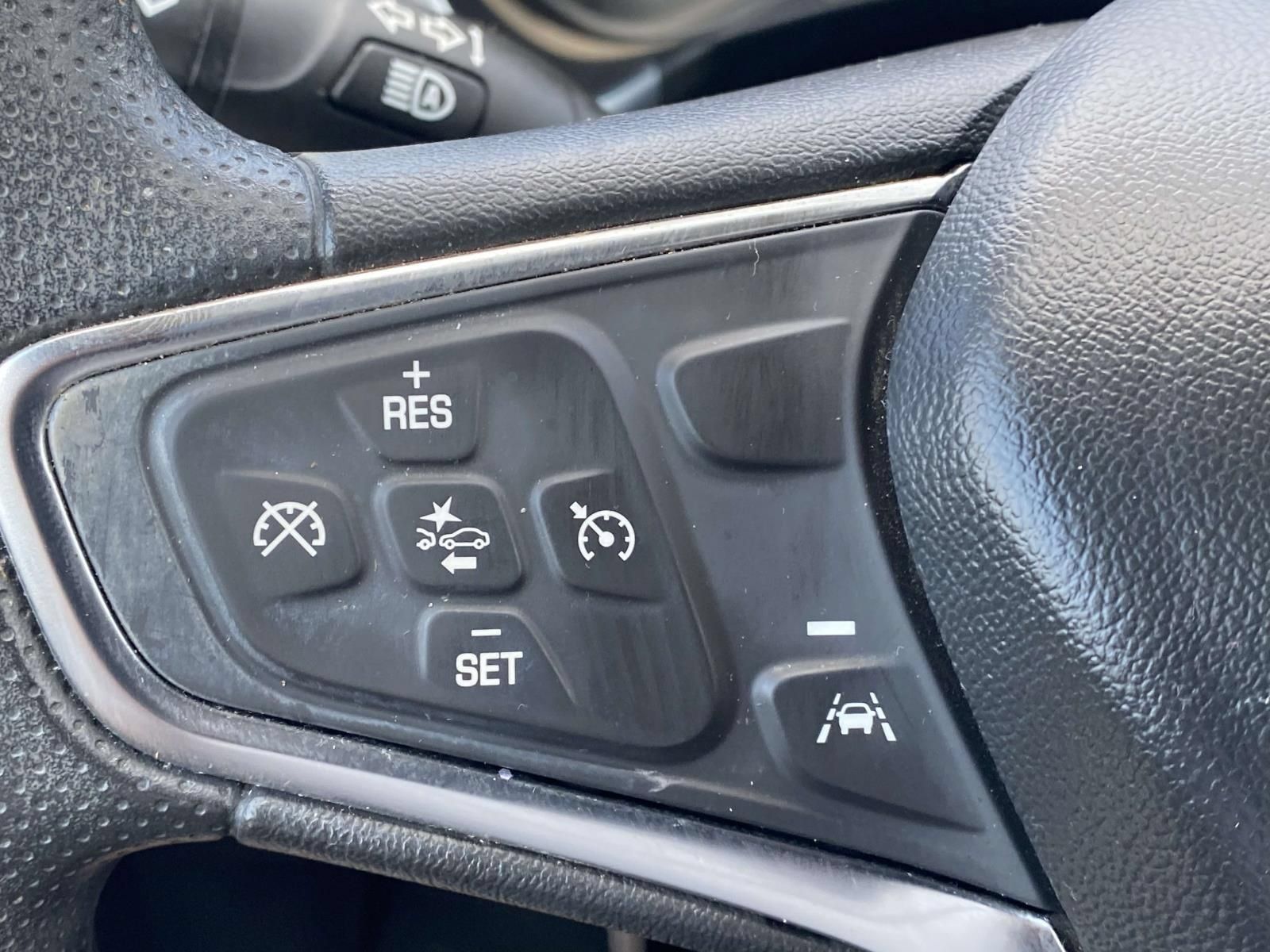Used 2024 Chevrolet Equinox LT FWD image 24