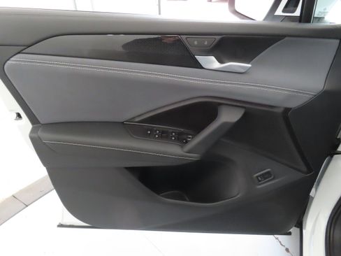 New 2026 Volkswagen Tiguan SE FWD image 10