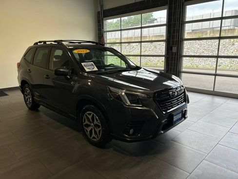 Used 2023 Subaru Forester Premium AWD/4WD image 3