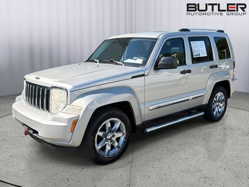 Used 2009 Jeep Liberty Limited w/ Premium Group II AWD/4WD image 2