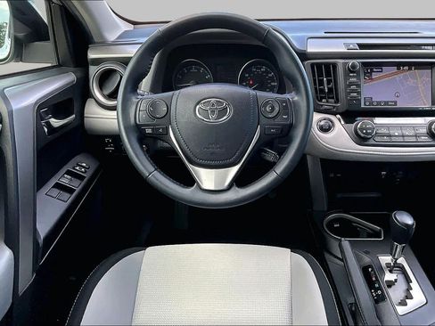 Used 2018 Toyota RAV4 XLE FWD image 6