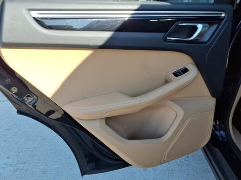 Used 2017 Porsche Macan image 11