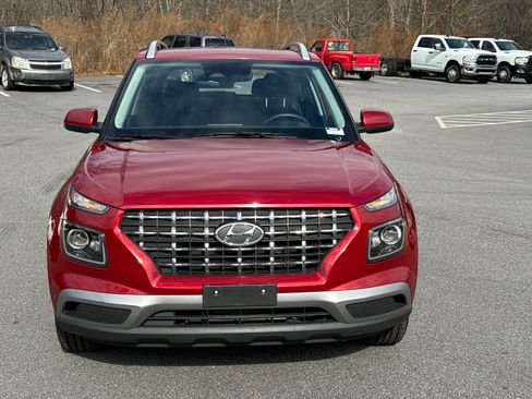 Used 2025 Hyundai Venue SEL image 2
