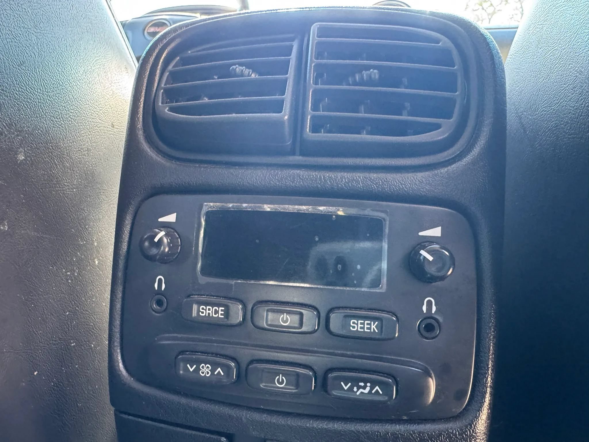Used 2005 GMC Envoy SLT AWD/4WD image 31
