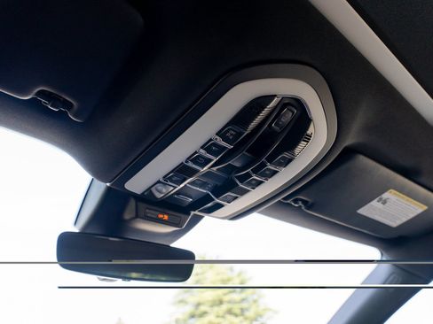 Certified 2021 Porsche Macan AWD/4WD image 37