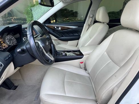 Used 2019 INFINITI Q50 Luxe w/ Essential Package (3.0T Luxe) AWD/4WD image 16