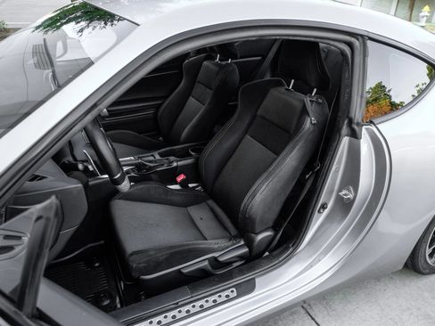 Used 2017 Toyota 86 RWD image 29