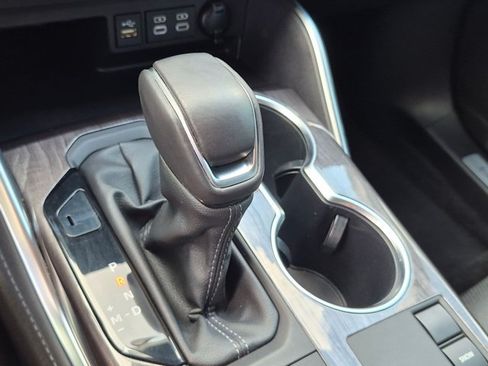 Used 2023 Toyota Highlander Limited FWD image 11