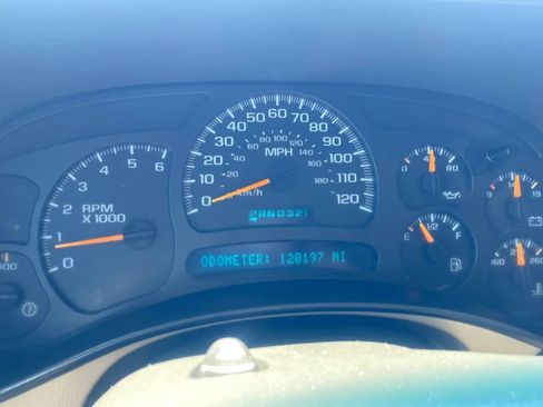 Used 2004 Chevrolet Silverado 2500 LT RWD image 12