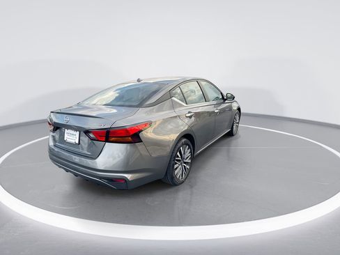 Used 2024 Nissan Altima 2.5 SV image 8