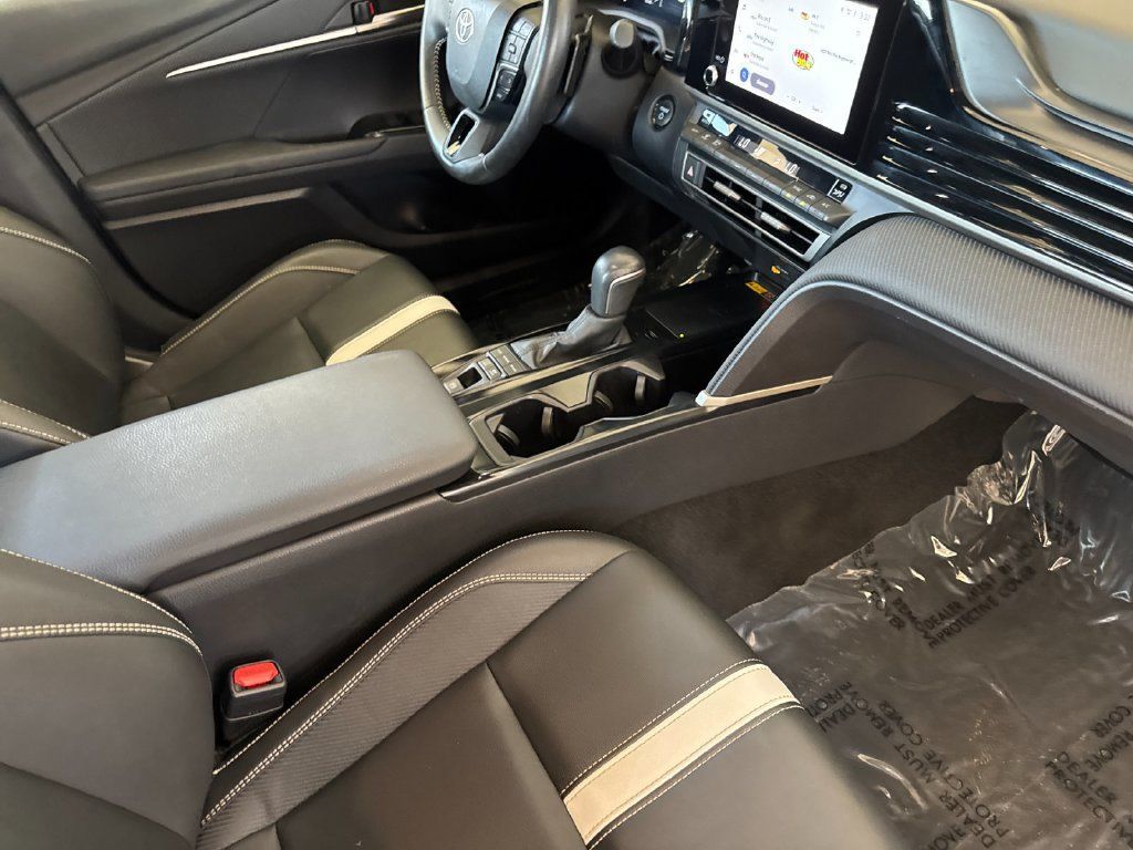 Used 2025 Toyota Camry SE FWD image 14