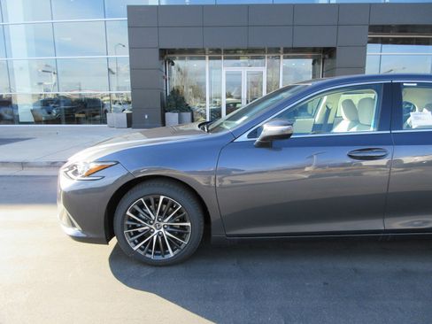 New 2025 Lexus ES 350 350 image 2