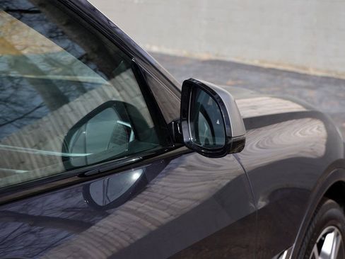 Used 2022 BMW X7 M50i w/ Cold Weather Package image 15