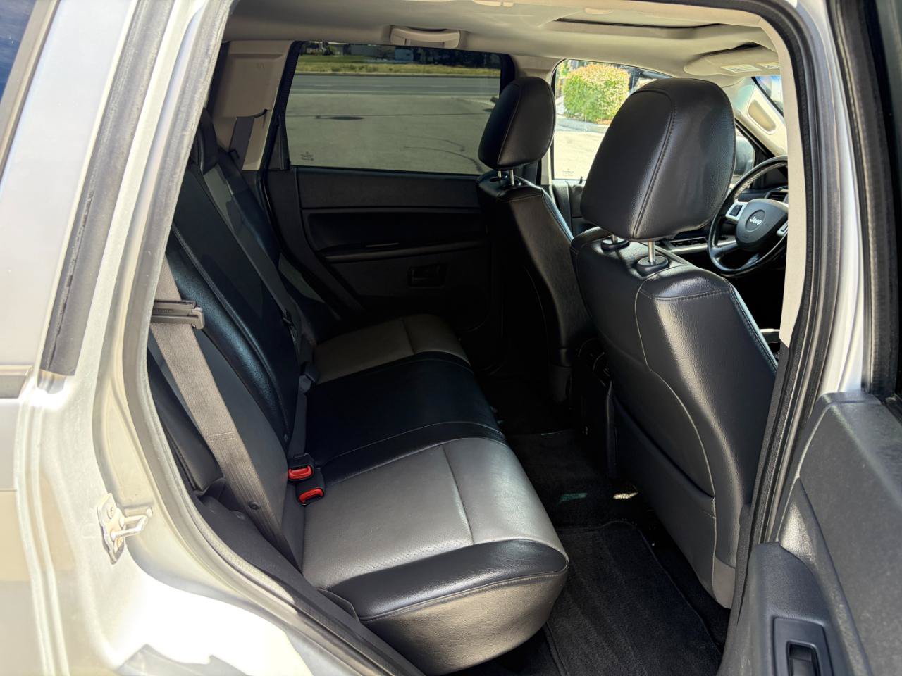 Used 2008 Jeep Grand Cherokee Laredo AWD/4WD image 7