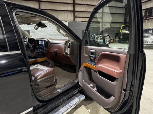 Used 2018 Chevrolet Silverado 1500 High Country image 24