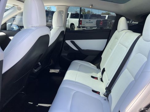Used 2021 Tesla Model Y Long Range image 24