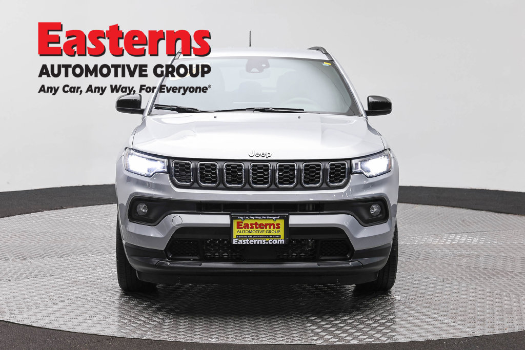 Used 2024 Jeep Compass Latitude AWD/4WD image 3