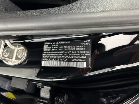 Used 2020 Porsche Macan w/ Driver Memory Package AWD/4WD image 31