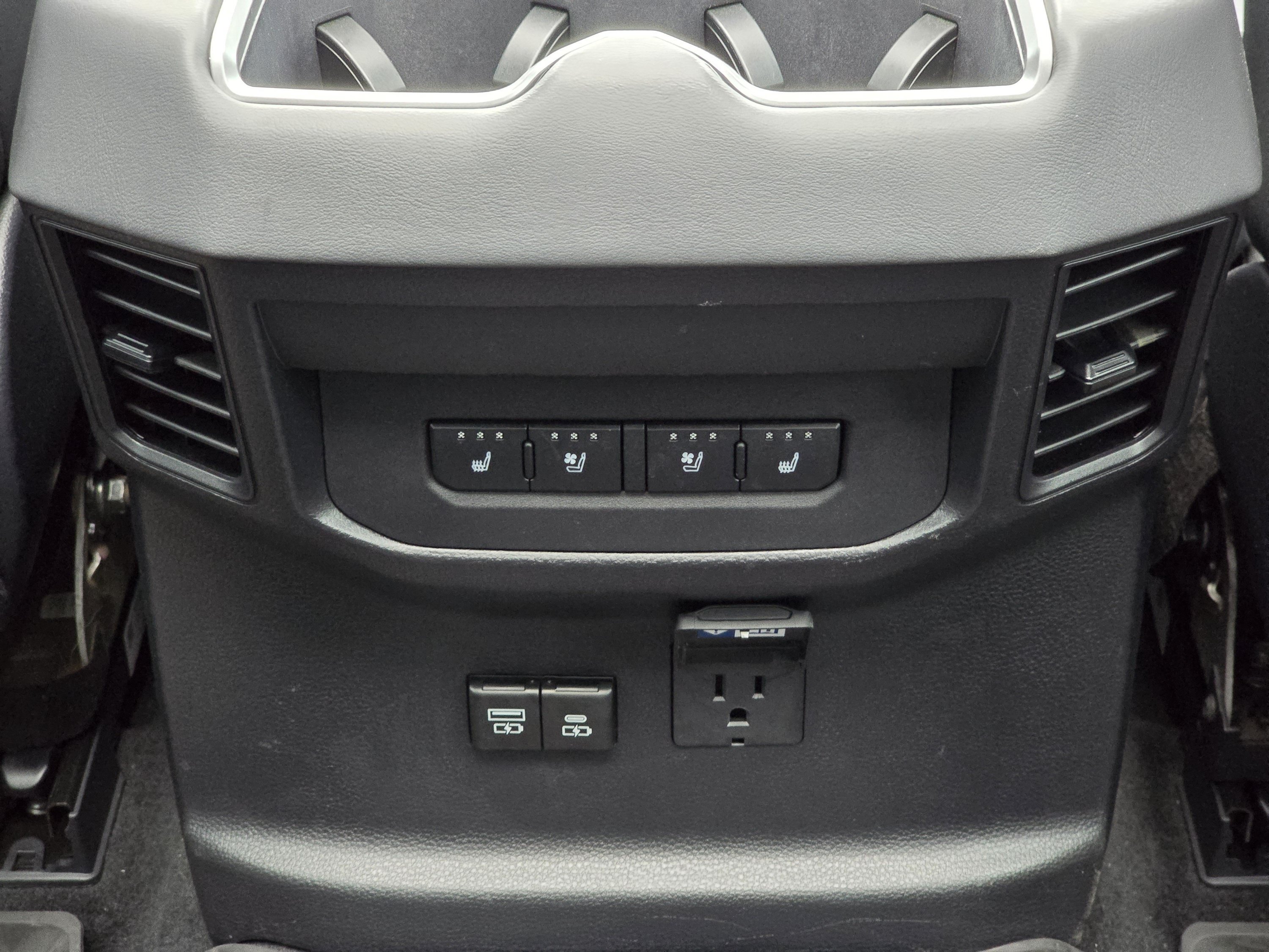Used 2025 Toyota Tundra Platinum AWD/4WD image 37