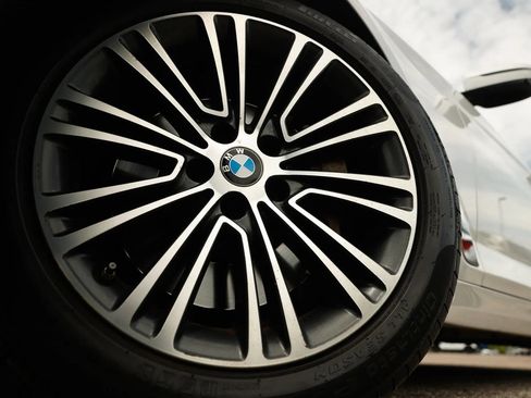Used 2018 BMW 530i xDrive AWD/4WD image 25