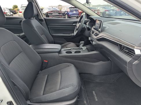 Used 2025 Nissan Altima 2.5 SV FWD image 31