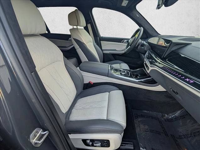 Used 2025 BMW X7 xDrive40i w/ M Sport Package AWD/4WD image 24