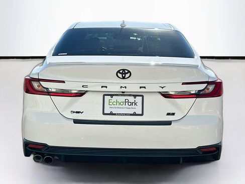 Used 2025 Toyota Camry SE image 7