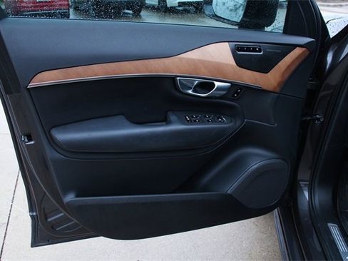 Used 2023 Volvo XC90 B6 Plus image 12