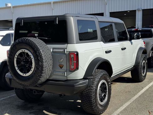 Used 2022 Ford Bronco Badlands w/ Sasquatch Package AWD/4WD image 4