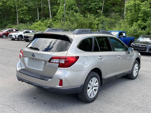 Used 2015 Subaru Outback 2.5i Premium AWD/4WD image 5