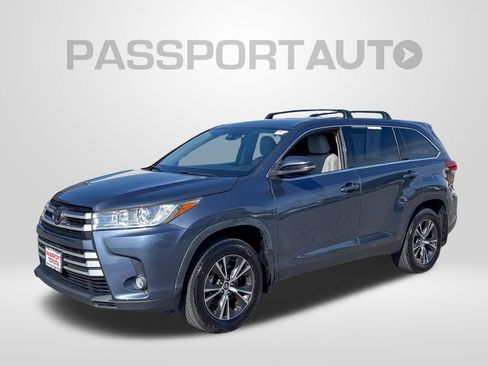 Used 2019 Toyota Highlander Plus AWD/4WD image 1