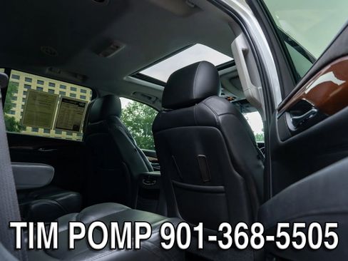 Used 2019 Cadillac Escalade Luxury AWD/4WD image 18