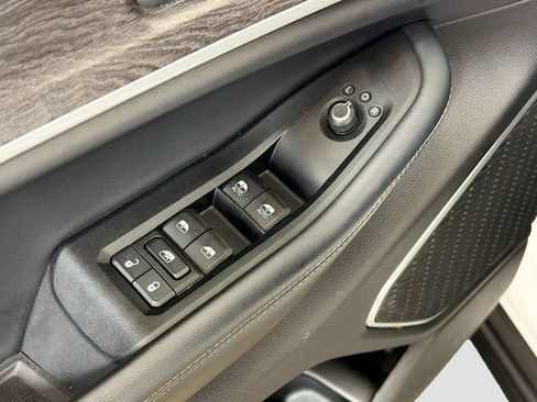 Used 2021 Jeep Grand Cherokee L Limited AWD/4WD image 18