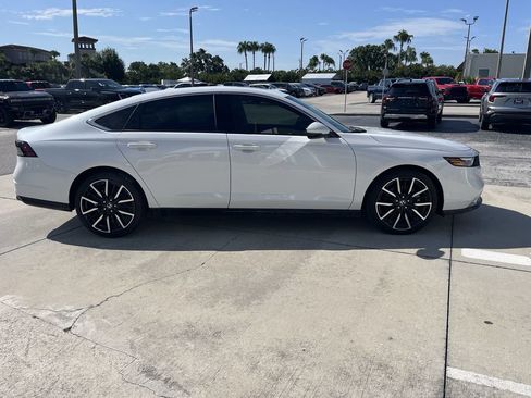 Used 2025 Honda Accord Touring image 3